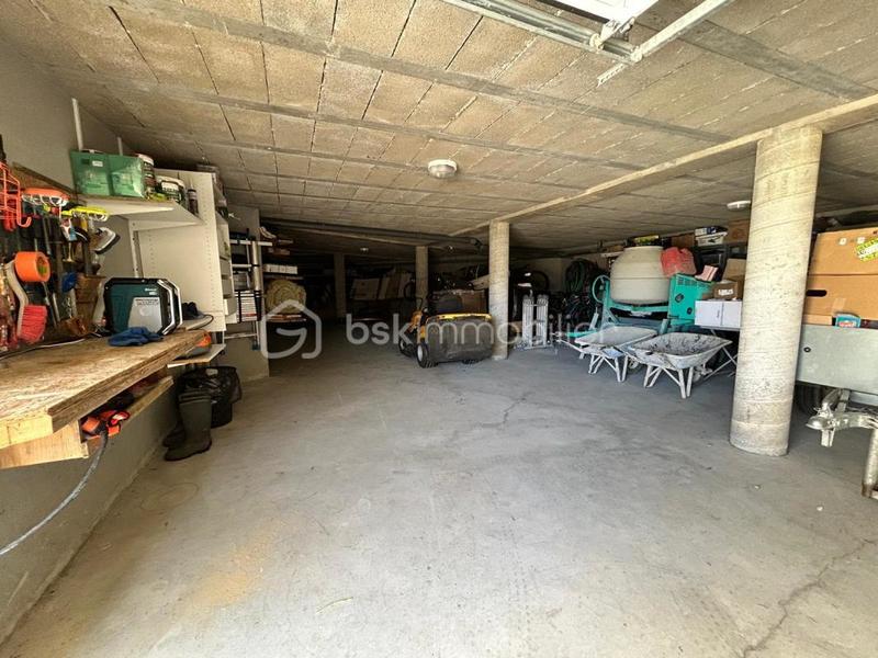 Maison traditionnelle - 201 m² - 7 pièces