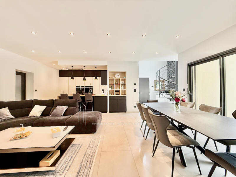 Villa - 145 m² - 6 pièces