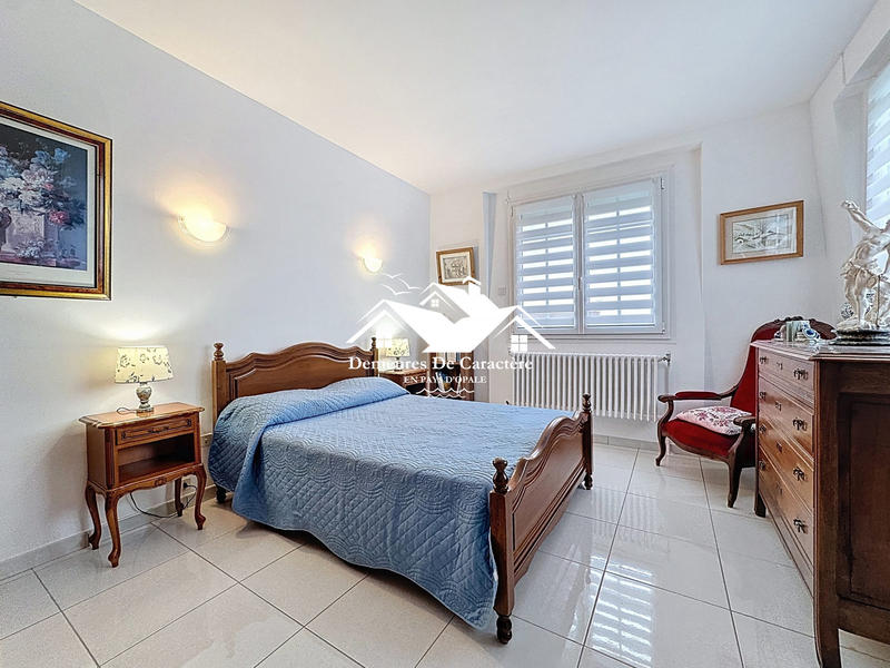 Maison - 230 m² - 9 pièces