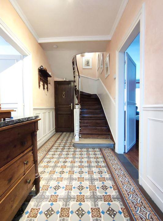 Demeure - 230 m² - 12 pièces