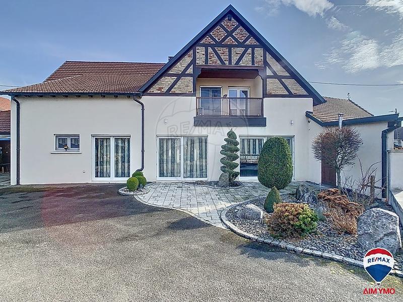 Maison - 222 m² - 6 pièces