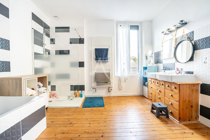 Maison - 188 m² - 7 pièces