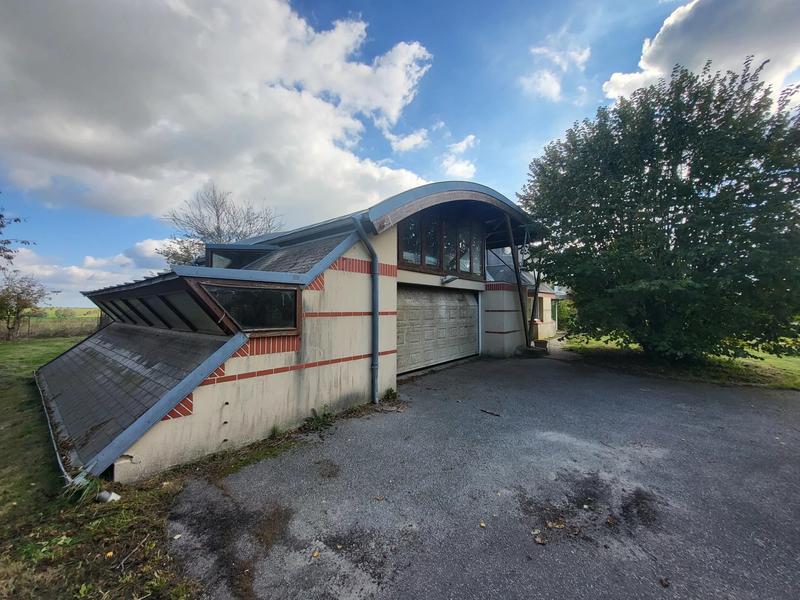 Maison - 320 m² - 11 pièces