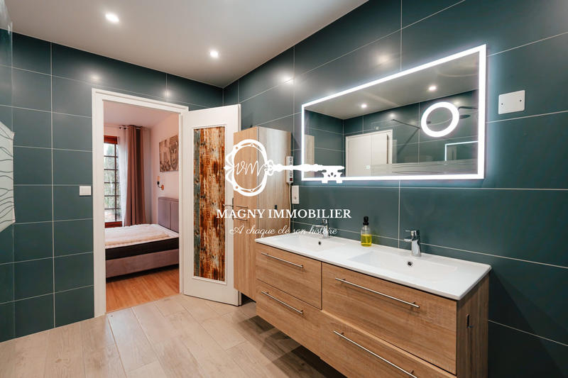 Maison - 220 m² - 7 pièces