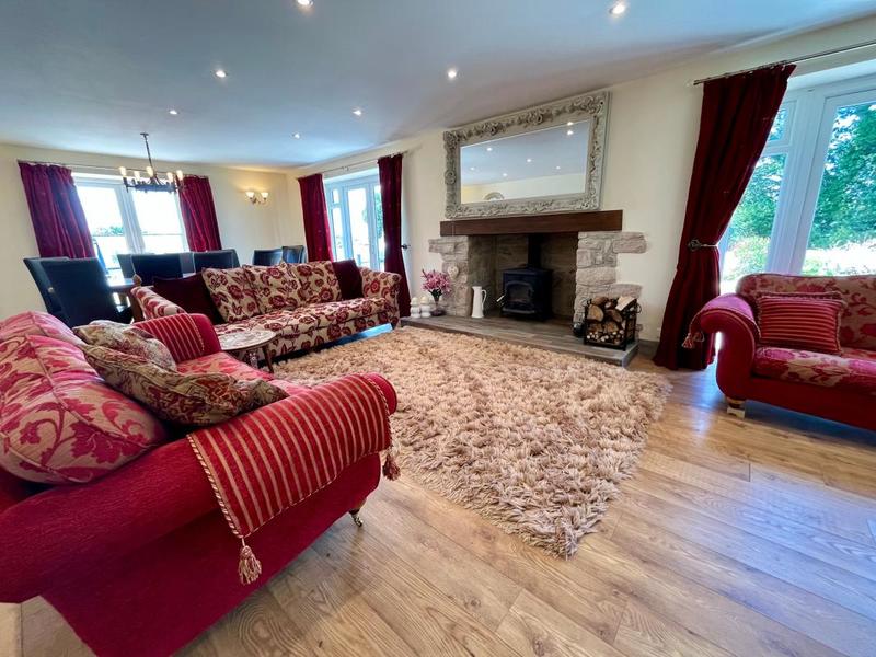 Maison - 284 m² - 8 pièces