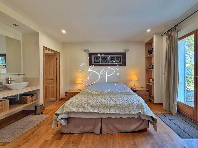 Maison - 209 m² - 8 pièces