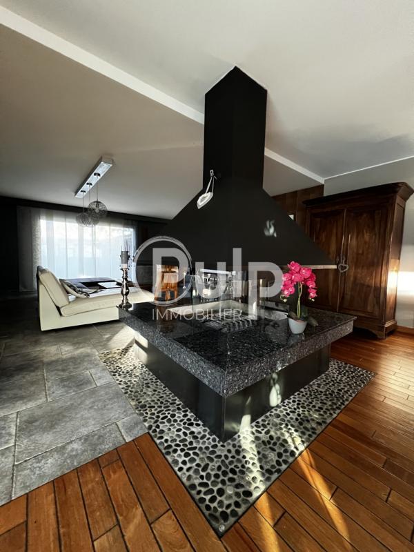 Maison - 270 m² - 6 pièces