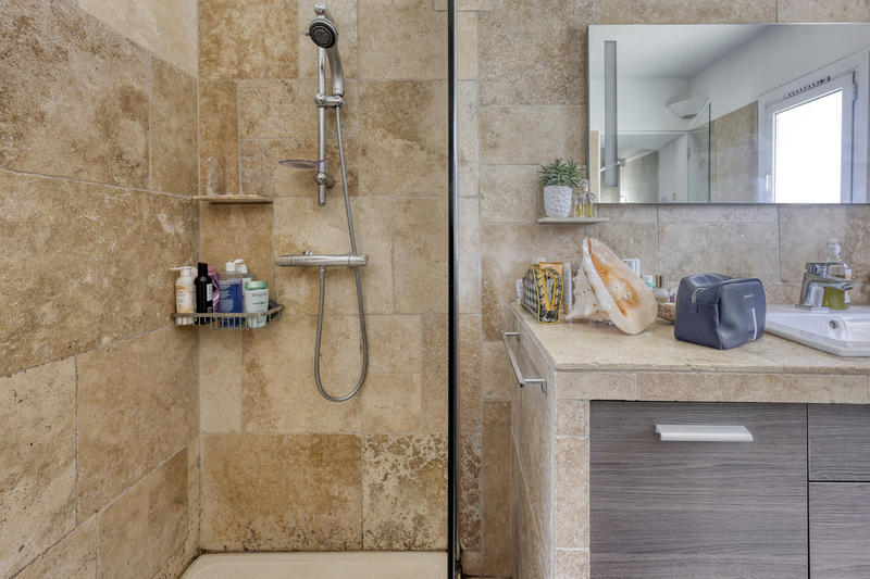 Propriété - 240 m² - 7 pièces