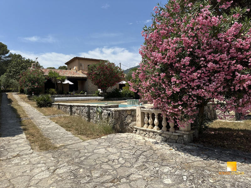 Maison - 195 m² - 5 pièces