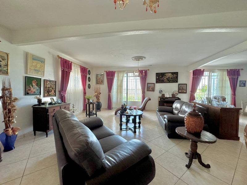 Maison - 362 m² - 8 pièces