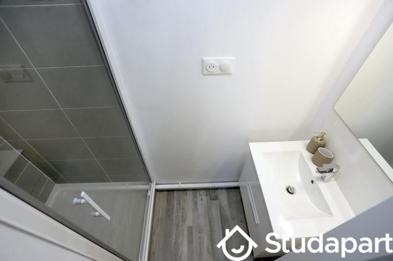 Chambre - 11 m² - 1 pièce