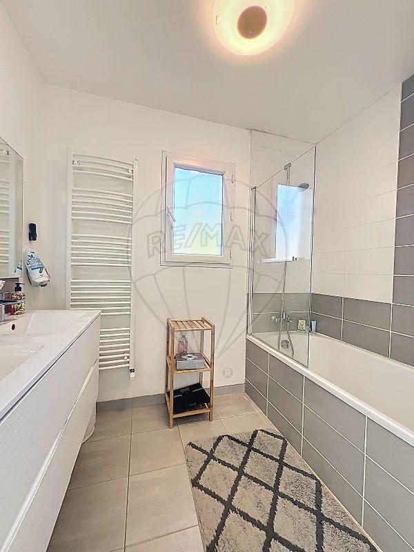 Maison - 185 m² - 6 pièces