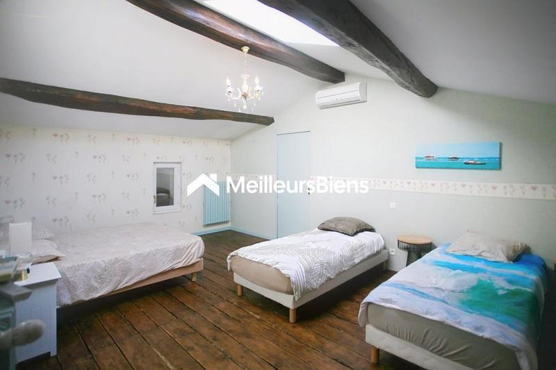 Propriété - 252 m² - 6 pièces