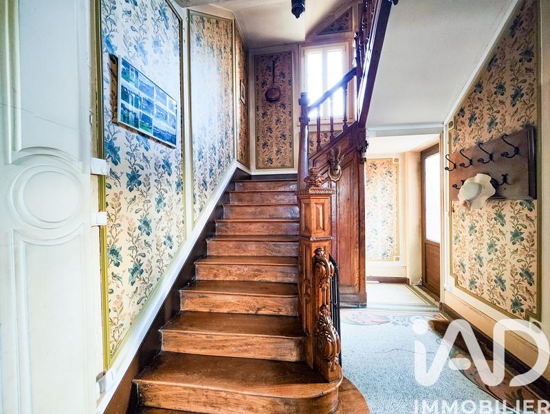 Maison - 256 m² - 9 pièces