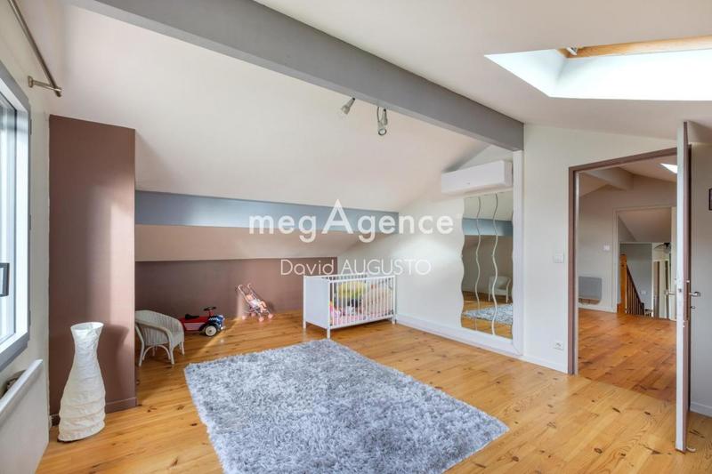 Maison traditionnelle - 142 m² - 6 pièces