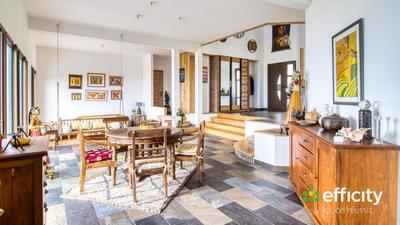 Maison - 410 m² - 8 pièces