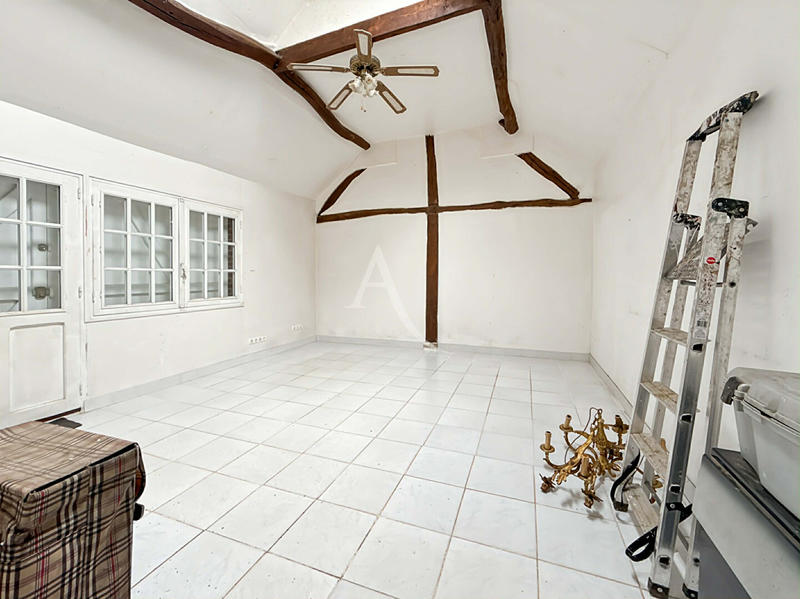 Maison - 204 m² - 7 pièces