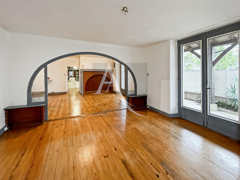 Maison - 200 m² - 9 pièces