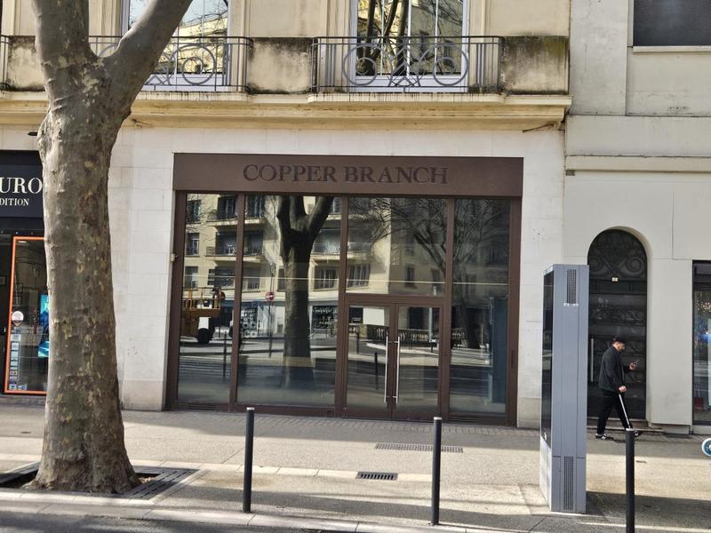 Local commercial - 166 m² - 3 pièces