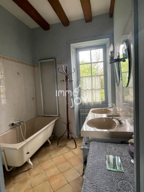 Propriété - 280 m² - 9 pièces