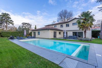 Maison - 300 m² - 7 pièces