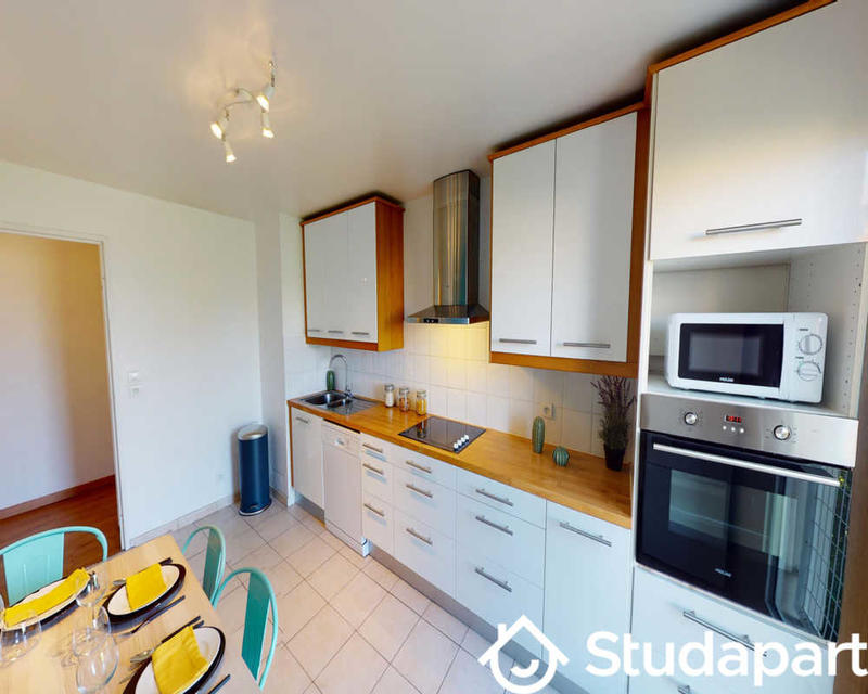 Chambre - 80 m² - 1 pièce