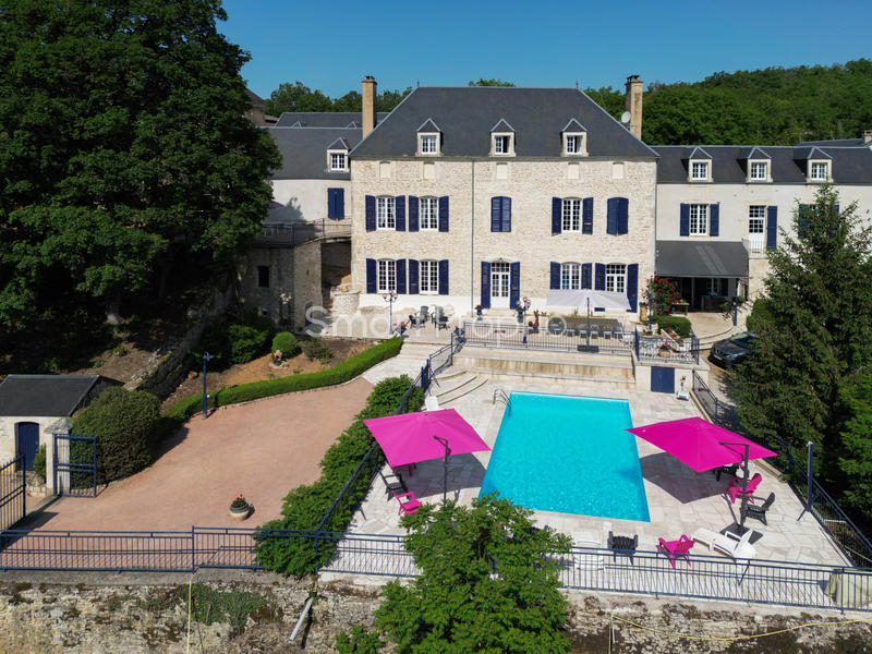 Propriété - 882 m² - 49 pièces