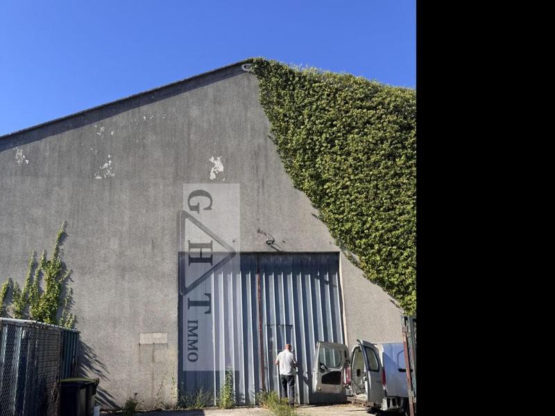 Entrepôt - 1 100 m²
