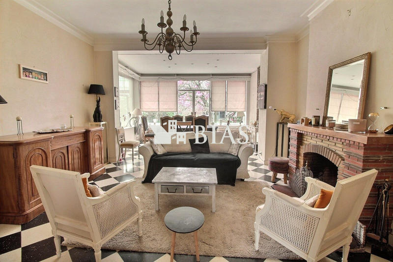 Maison - 204 m² - 10 pièces