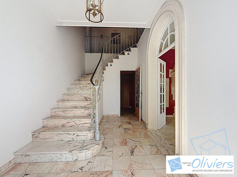 Maison - 221 m² - 9 pièces