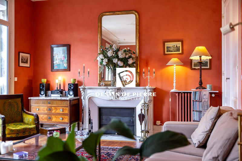 Maison - 240 m² - 8 pièces