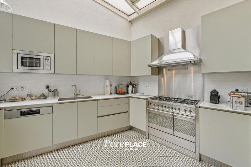 Maison de ville - 321 m² - 11 pièces