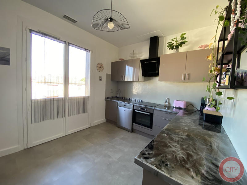 Maison traditionnelle - 223 m² - 9 pièces