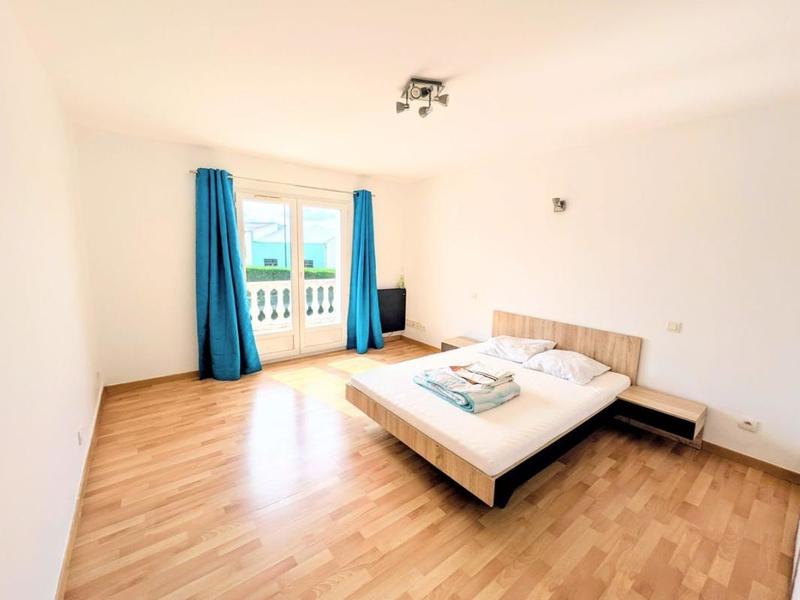 Maison - 280 m² - 7 pièces