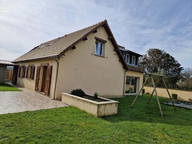 Maison traditionnelle - 185 m² - 8 pièces