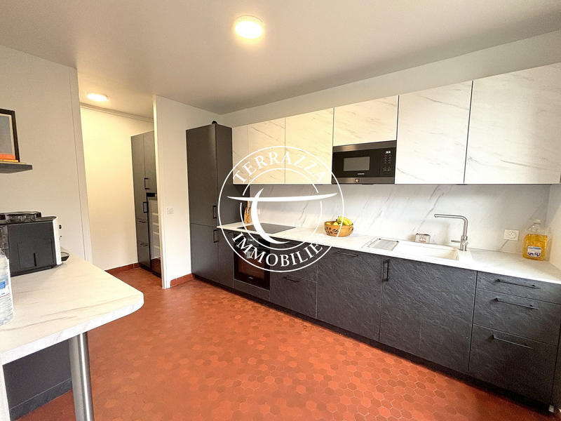 Duplex - 198 m² - 8 pièces