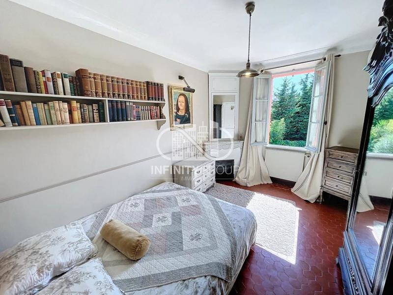 Appartement - 277 m² - 16 pièces