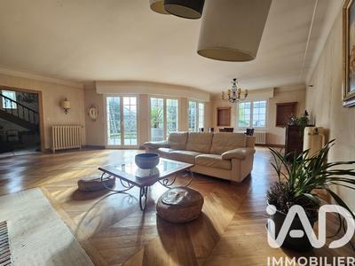 Maison - 247 m² - 5 pièces