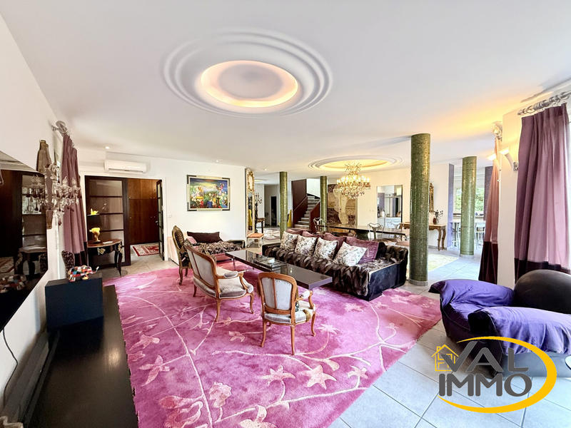 Villa - 320 m² - 8 pièces