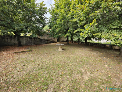 Maison - 300 m² - 8 pièces