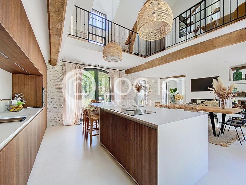 Maison - 240 m² - 7 pièces