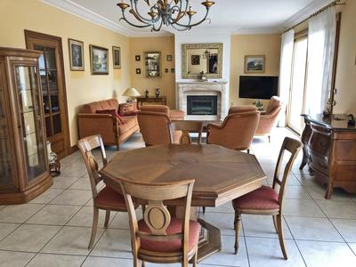 Maison - 209 m² - 6 pièces