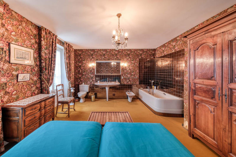 Maison - 220 m² - 7 pièces