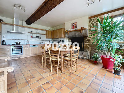 Maison - 240 m² - 9 pièces