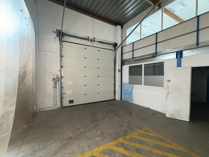 Entrepôt - 1 421 m²