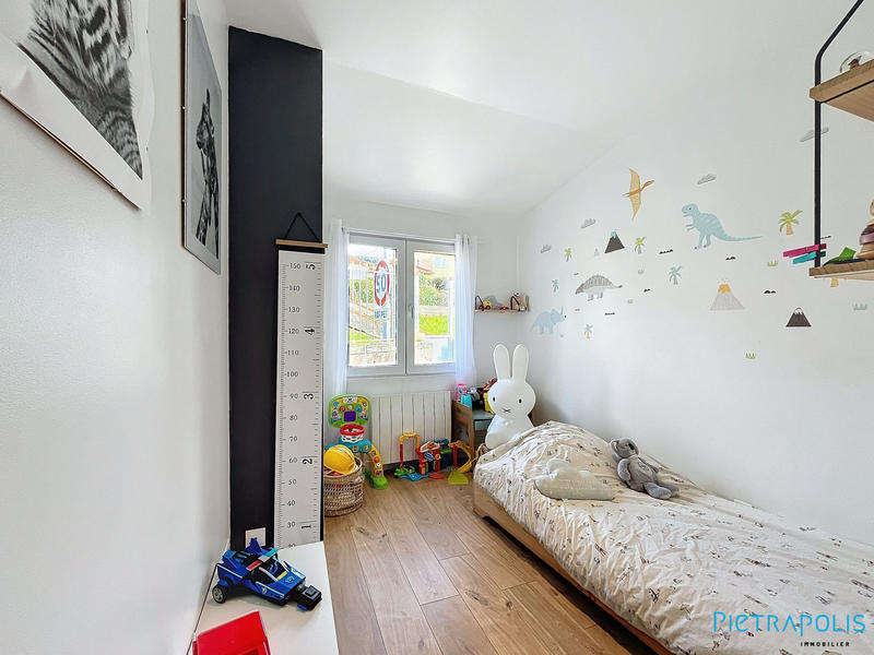 Appartement - 90 m² - 4 pièces