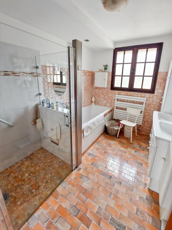 Propriété - 252 m² - 9 pièces