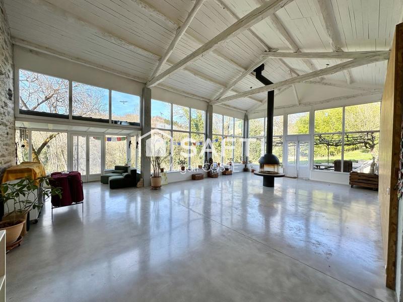 Maison - 440 m² - 12 pièces