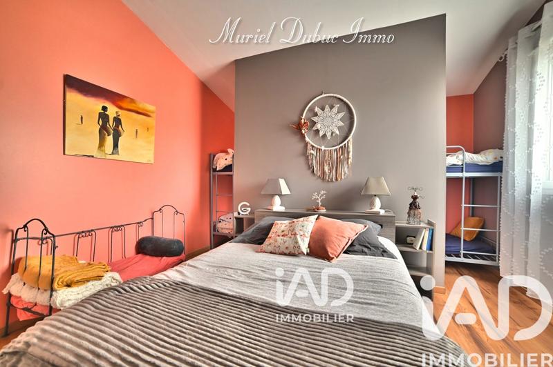 Maison - 239 m² - 8 pièces