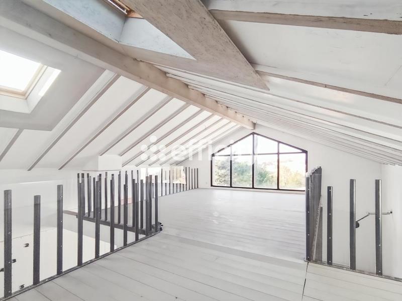 Appartement - 214 m² - 6 pièces